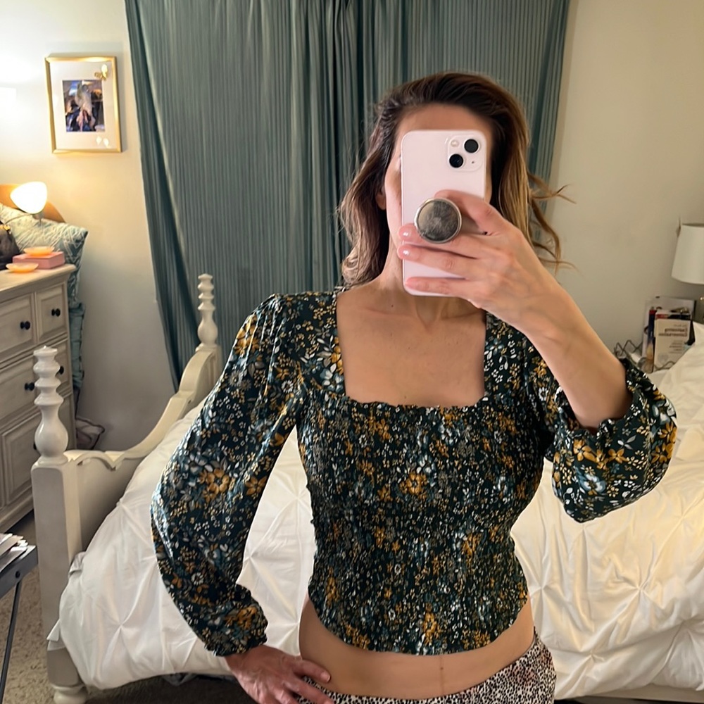Liberty Love size XL green floral top. Front ruched square neck. Super cute!
